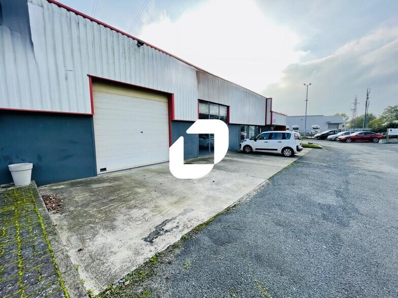 Light Industrial in CIVRIEUX-D'AZERGUES to rent - Building Photo - Image 2 of 9