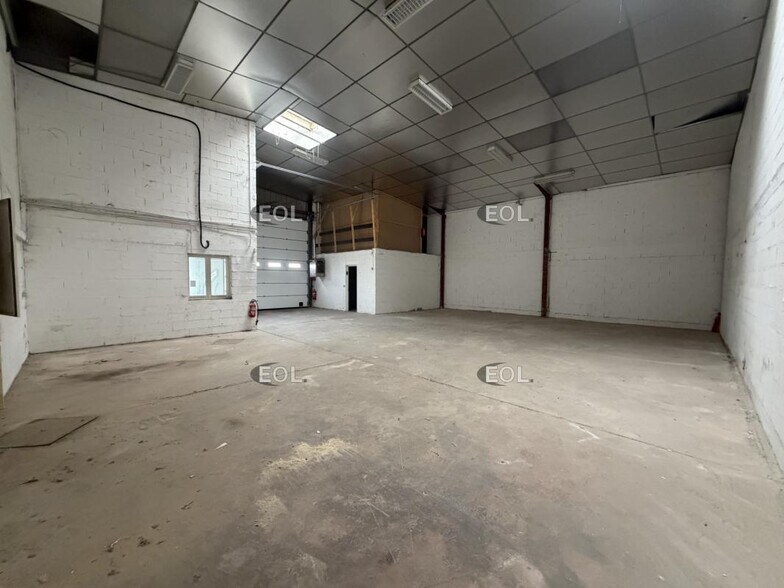 Light Industrial in Saint-Michel-sur-Orge to rent - Interior Photo - Image 1 of 4