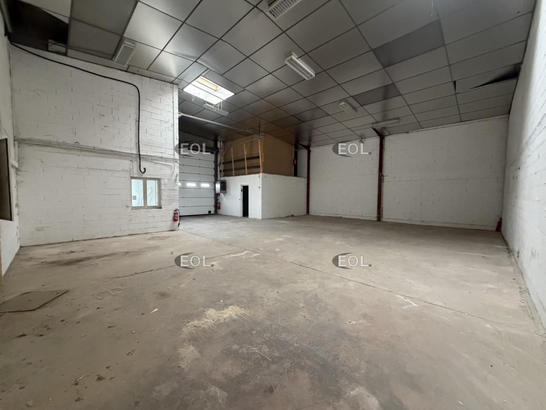 Light Industrial in Saint-Michel-sur-Orge to rent Interior Photo- Image 1 of 5