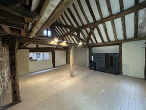 18 The Square, Winchester to rent Building Photo- Image 2 of 3