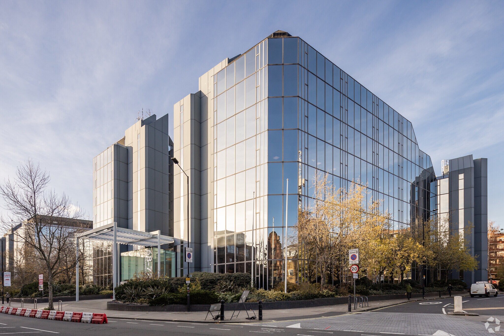 68-72 Hammersmith Rd, London to rent Building Photo- Image 1 of 9