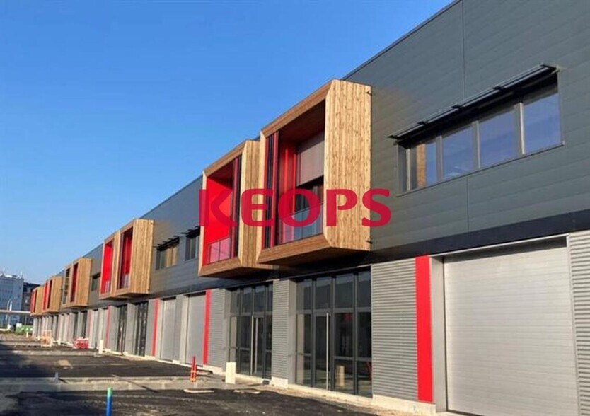 Light Industrial in Fenouillet to rent - Building Photo - Image 1 of 10
