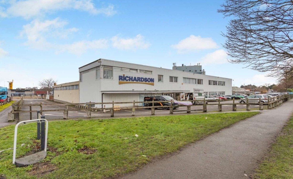 121 Mile Rd, Bedford for sale Primary Photo- Image 1 of 3