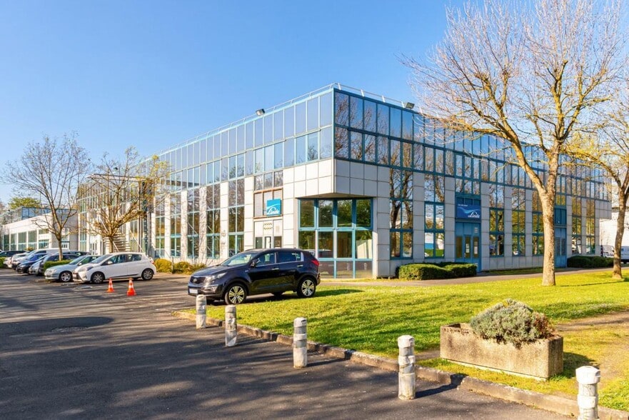 Industrial in Fresnes to rent - Building Photo - Image 3 of 25