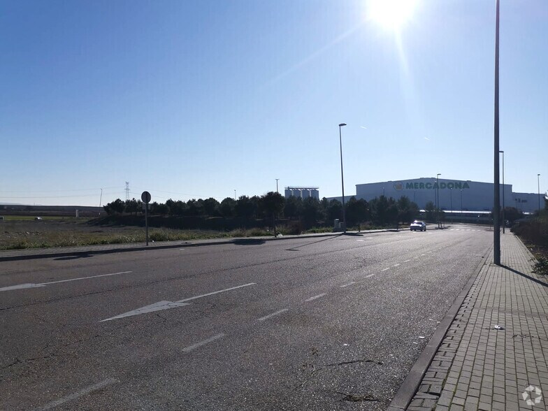 Avenida Nísperos, 2, Ciempozuelos, Madrid to rent - Primary Photo - Image 1 of 2