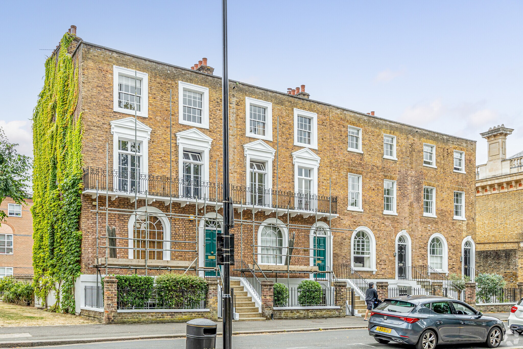 10-13 Heathfield Ter, London to rent Primary Photo- Image 1 of 12