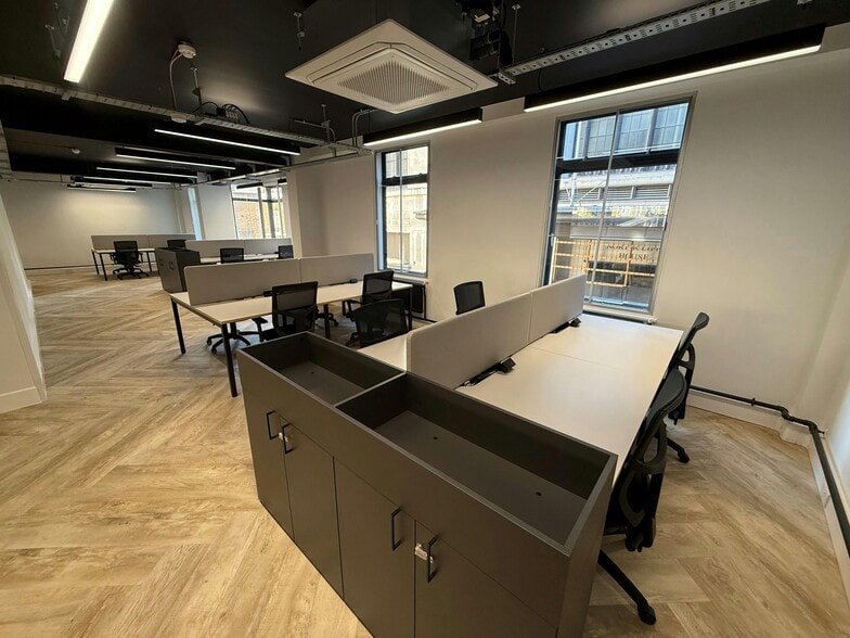 15-17 Young St, London to rent - Building Photo - Image 3 of 17