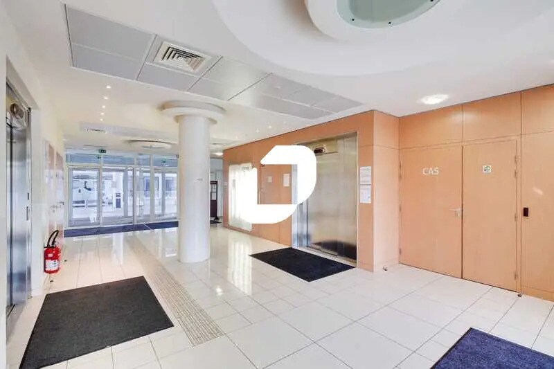 Office in Évry-Courcouronnes to rent Lobby- Image 1 of 10