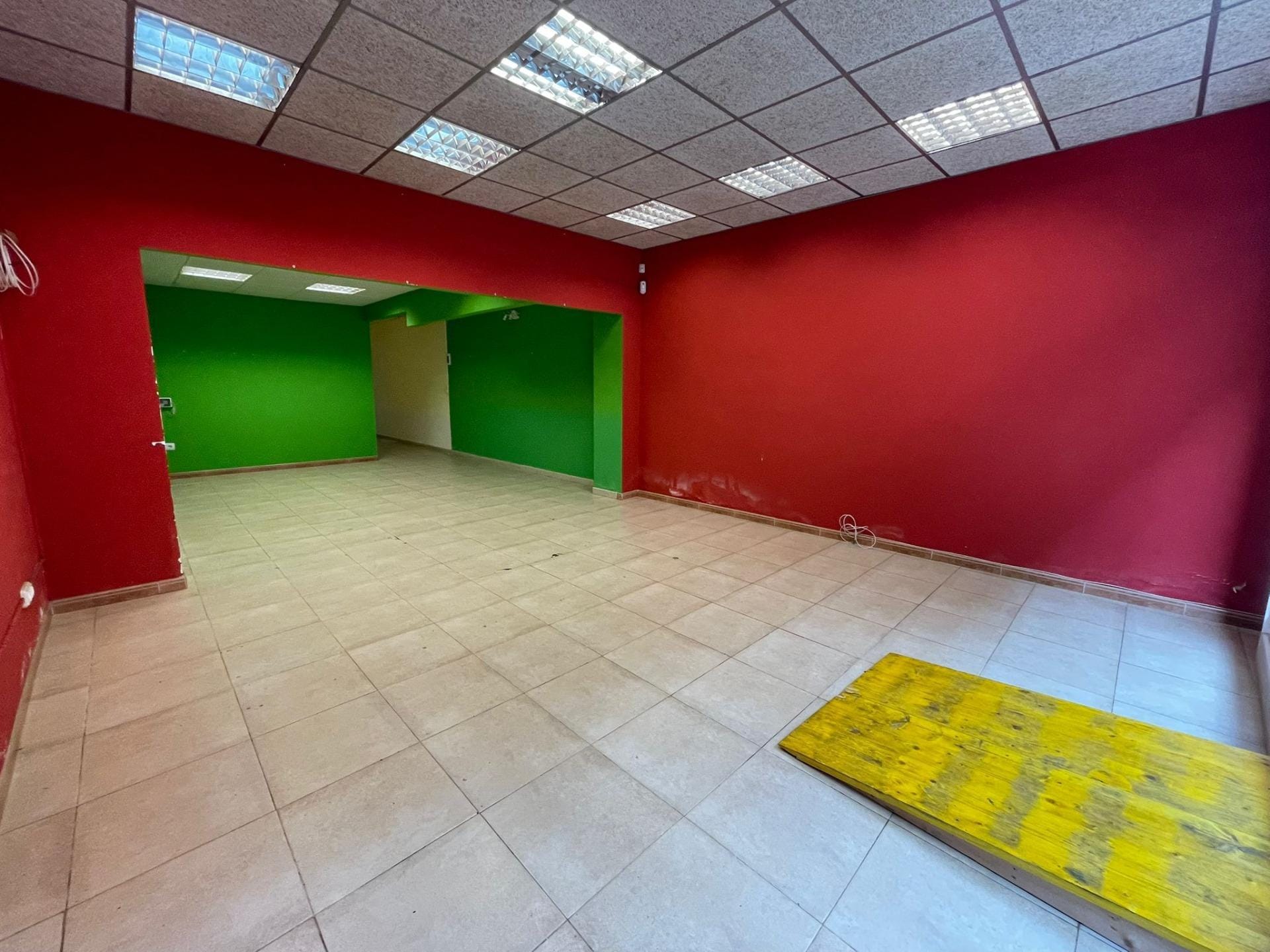 Retail in L'Hospitalet de Llobregat, Barcelona to rent Interior Photo- Image 1 of 9