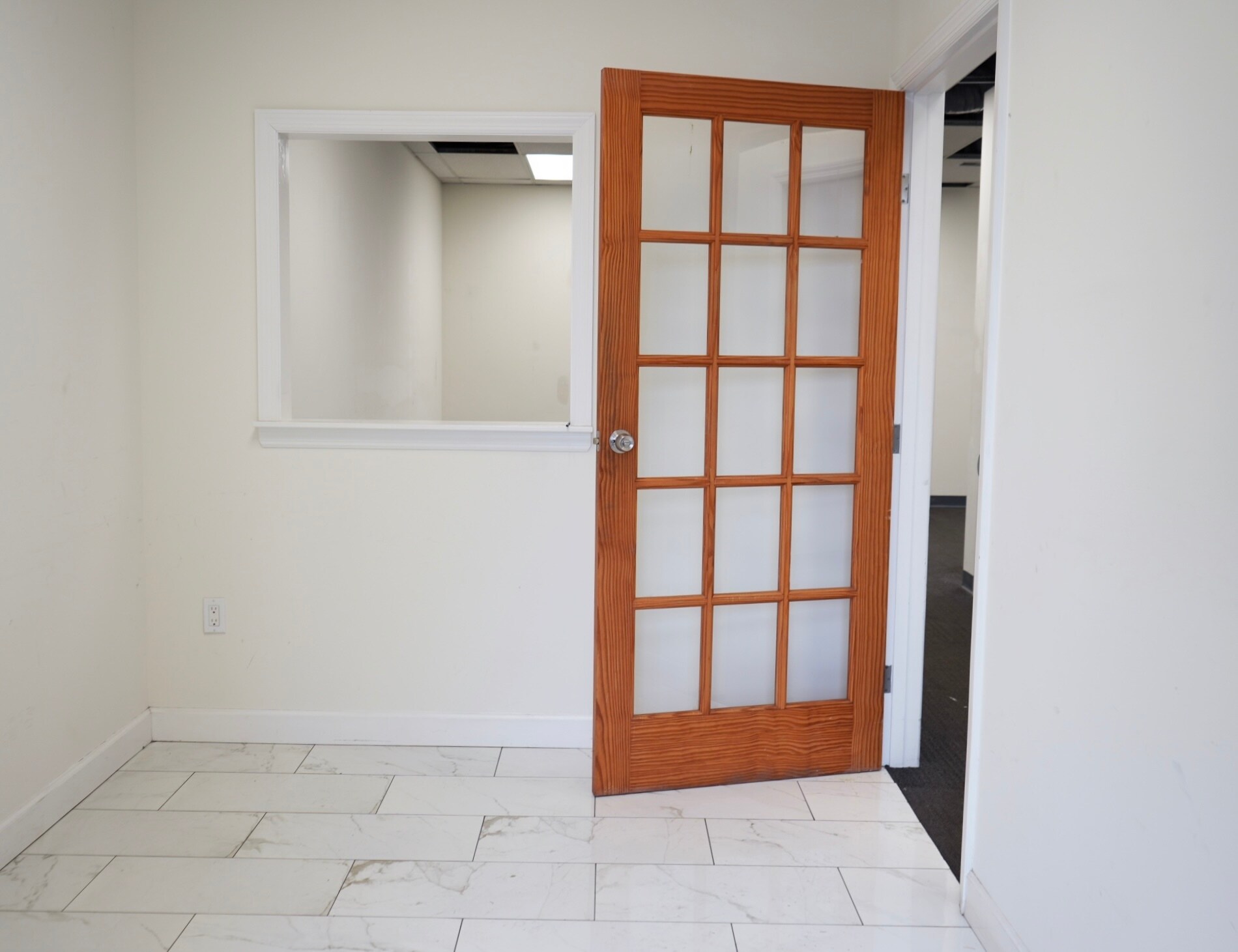 1555 Sunrise Hwy, Bay Shore, NY to rent Interior Photo- Image 1 of 5