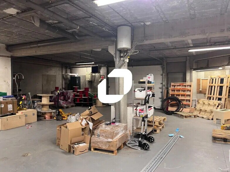 7 Place Gutenberg, Templemars to rent - Building Photo - Image 2 of 16