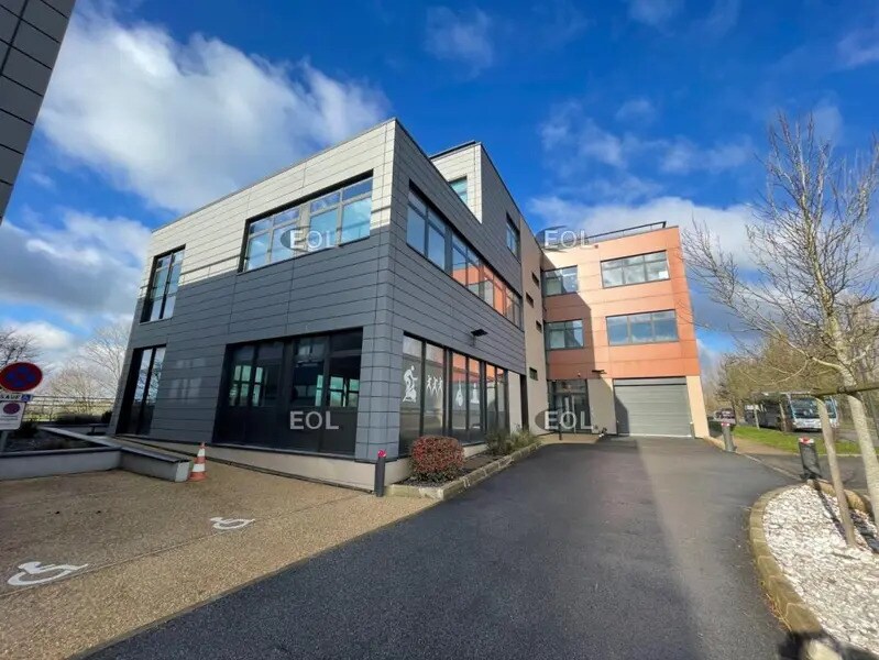Light Industrial in Noisy-le-Roi to rent Building Photo- Image 1 of 8