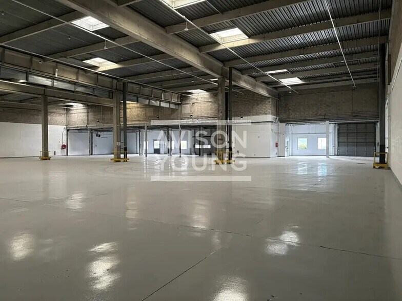 Light Industrial in Gennevilliers to rent - Building Photo - Image 2 of 8