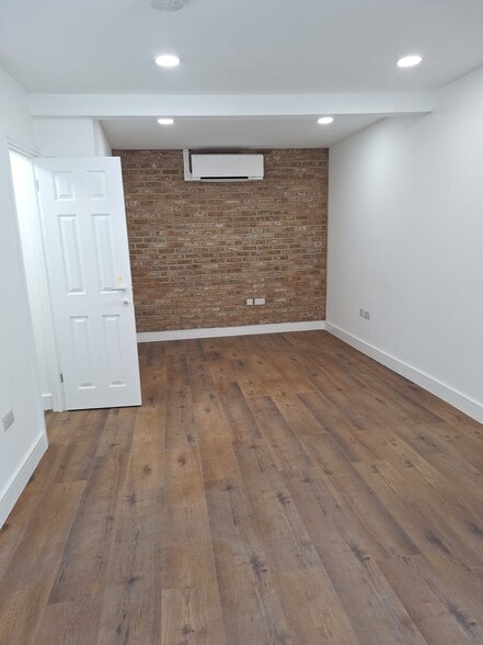 112-114a New Kings Rd, London to rent - Interior Photo - Image 2 of 5