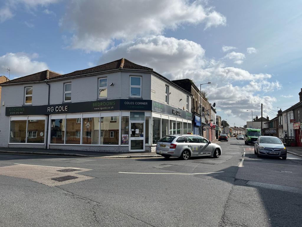 1 Broadway St, Grays to rent Primary Photo- Image 1 of 2