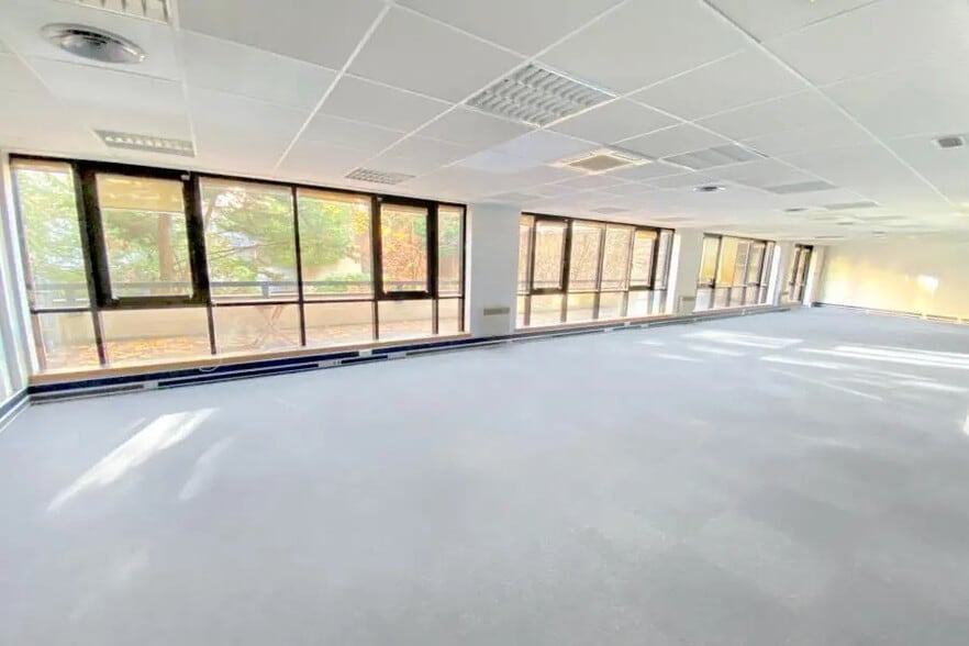 Office in Issy-les-Moulineaux to rent - Interior Photo - Image 2 of 6