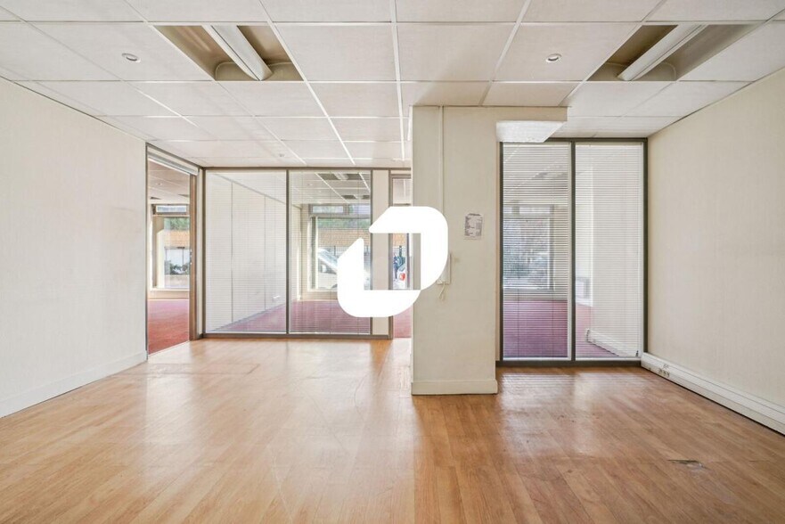 Office in Paris for sale - Interior Photo - Image 2 of 15