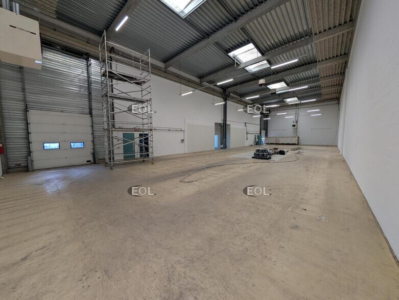 Industrial in Ivry-sur-Seine to rent - Building Photo - Image 1 of 2