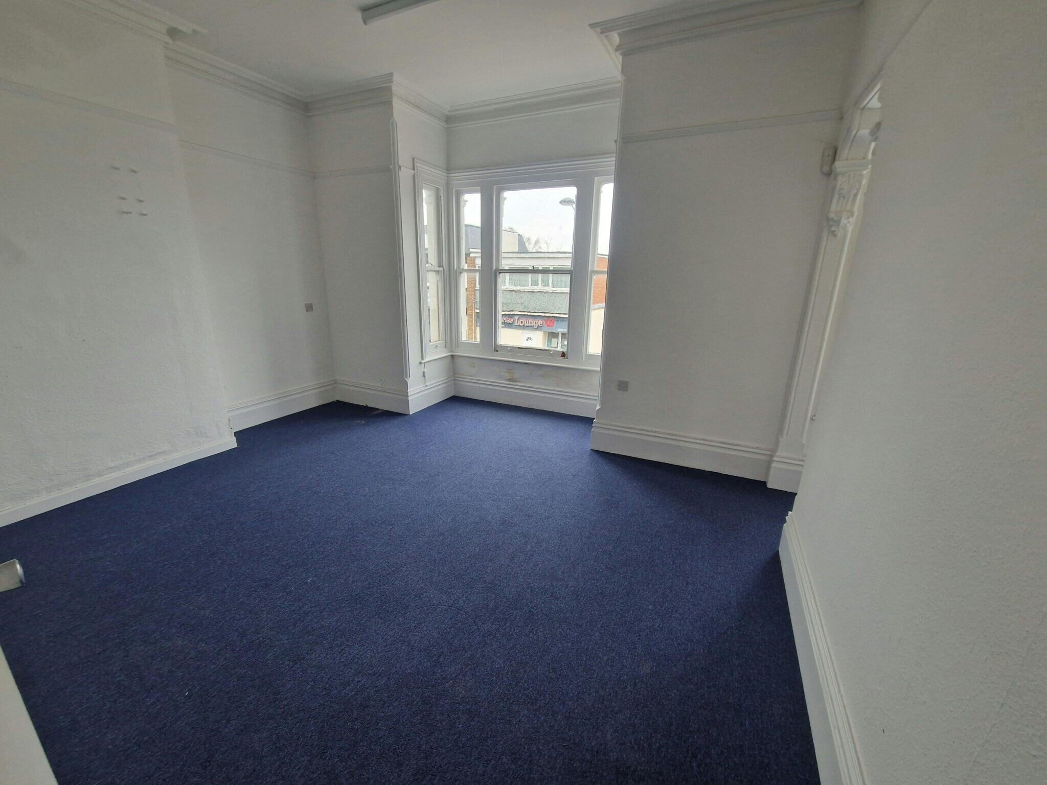 79-79A London Rd, Waterlooville to rent Interior Photo- Image 1 of 4