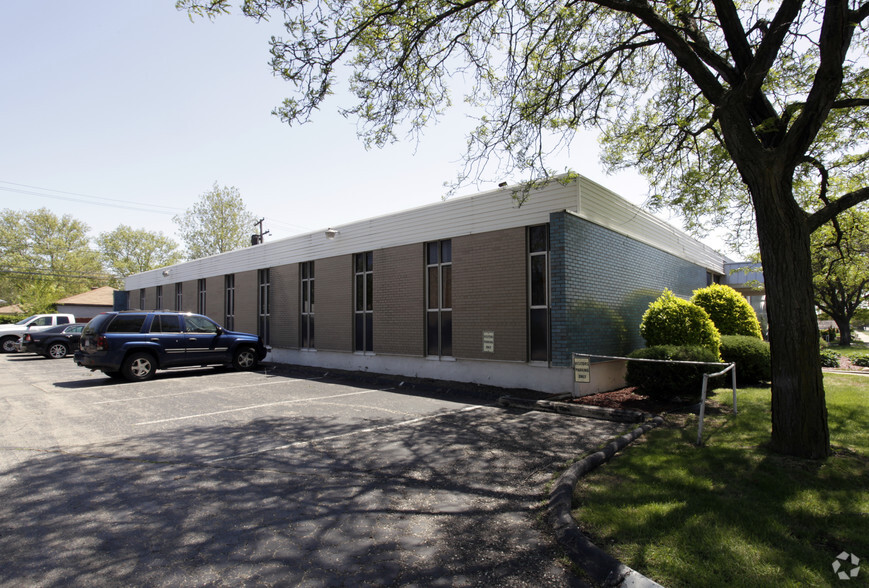 21850 Greenfield Rd, Oak Park, MI for rent - Building Photo - Image 2 of 5