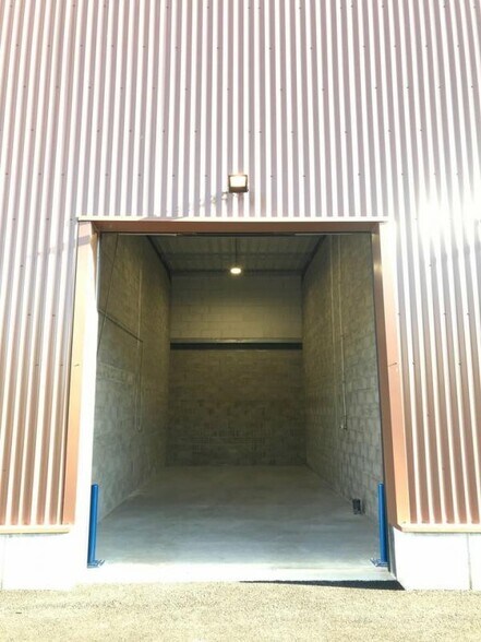 Light Industrial in Bailly-Romainvilliers to rent - Building Photo - Image 3 of 3