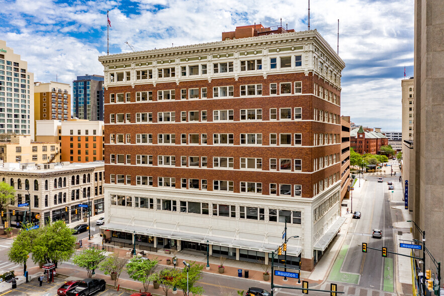 110 E Houston St, San Antonio, TX for rent - Building Photo - Image 1 of 7