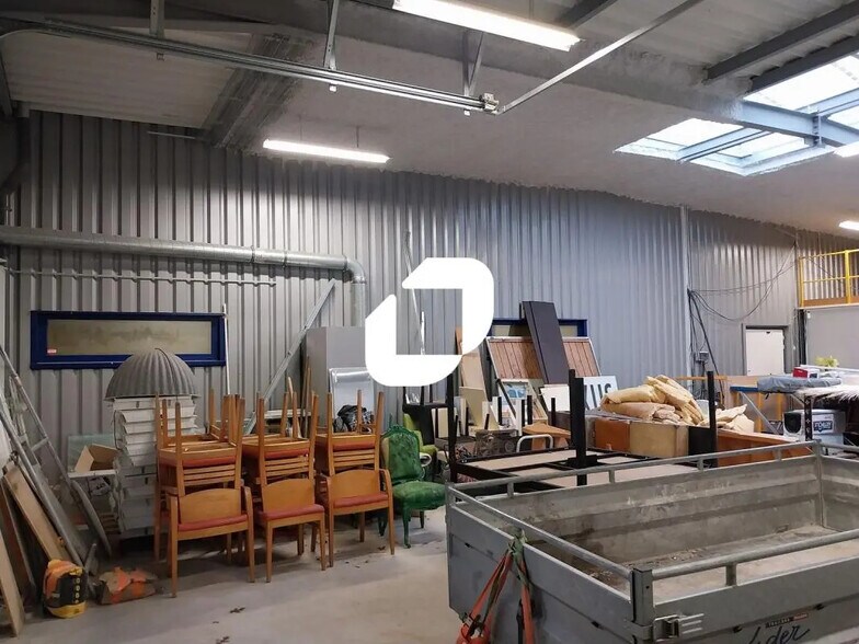 Light Industrial in Orvault to rent - Interior Photo - Image 2 of 5