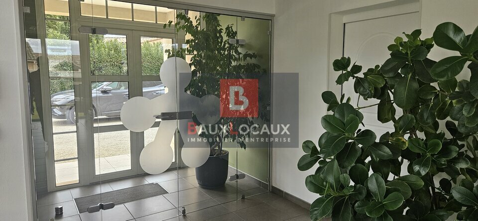Office in Entraigues-sur-la-Sorgue for sale - Building Photo - Image 3 of 15