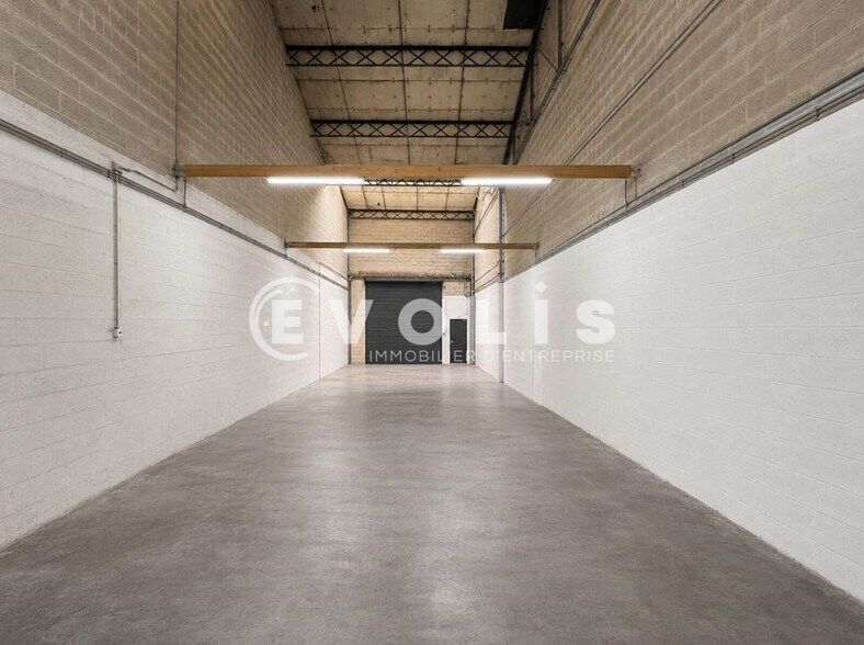 Industrial in Noisy-le-Sec for sale - Interior Photo - Image 2 of 2