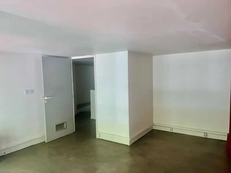 Office in Lyon to rent - Building Photo - Image 3 of 14