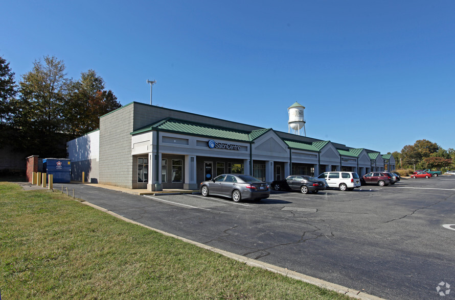 230-284 E Garrison Blvd, Gastonia, NC for rent - Building Photo - Image 1 of 26