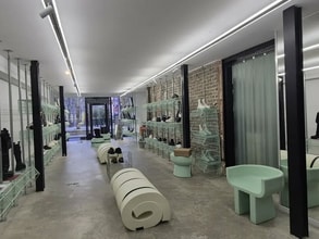 Retail in Paris to rent Interior Photo- Image 2 of 4