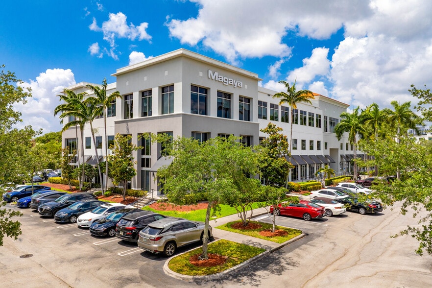 7950 NW 53rd St 41 Condo Portfolio portfolio of 41 properties for sale on LoopNet.co.uk - Building Photo - Image 3 of 11