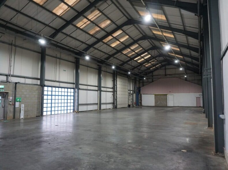 Industrial in Mace Ln, Ashford to rent - Interior Photo - Image 2 of 3
