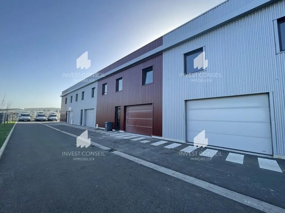 Light Industrial in Goussainville to rent Building Photo- Image 1 of 7