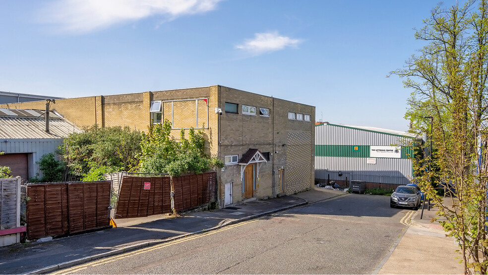 3 Weaver Walk, London, Se27 0ah - Industrial For Sale 