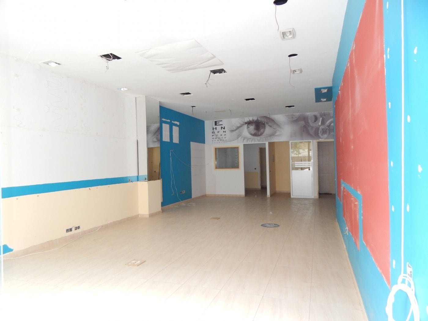Retail in Ontinyent to rent Interior Photo- Image 1 of 15