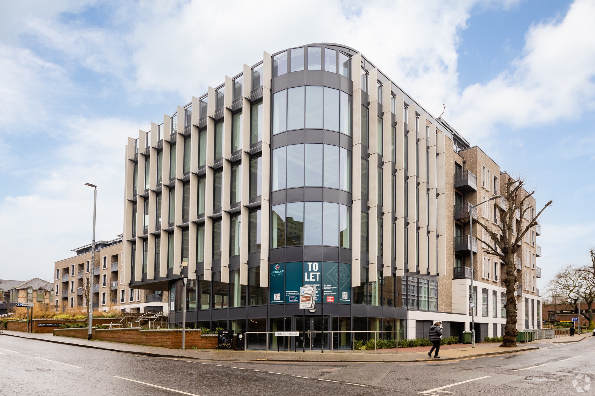 Bricket Rd, St Albans to rent Primary Photo- Image 1 of 3