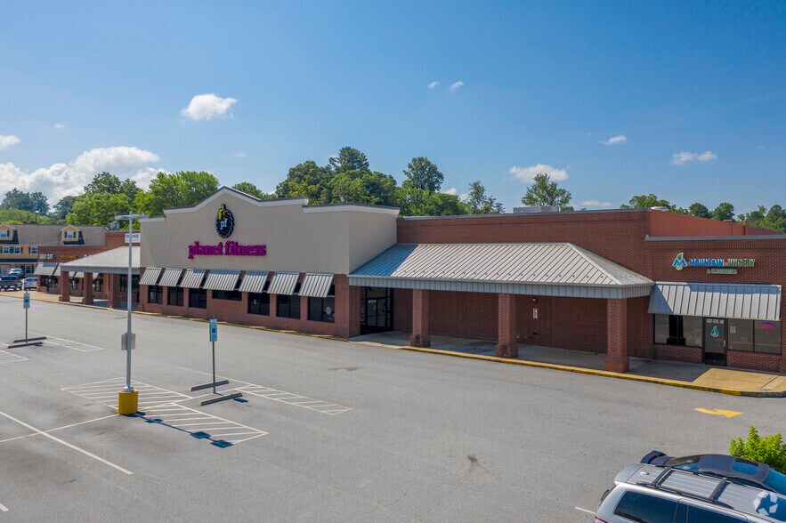 635-643 Spartanburg Hwy, Hendersonville, NC for sale - Primary Photo - Image 1 of 1