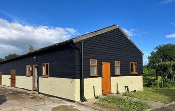Crays Ln, Pulborough to rent Building Photo- Image 1 of 5