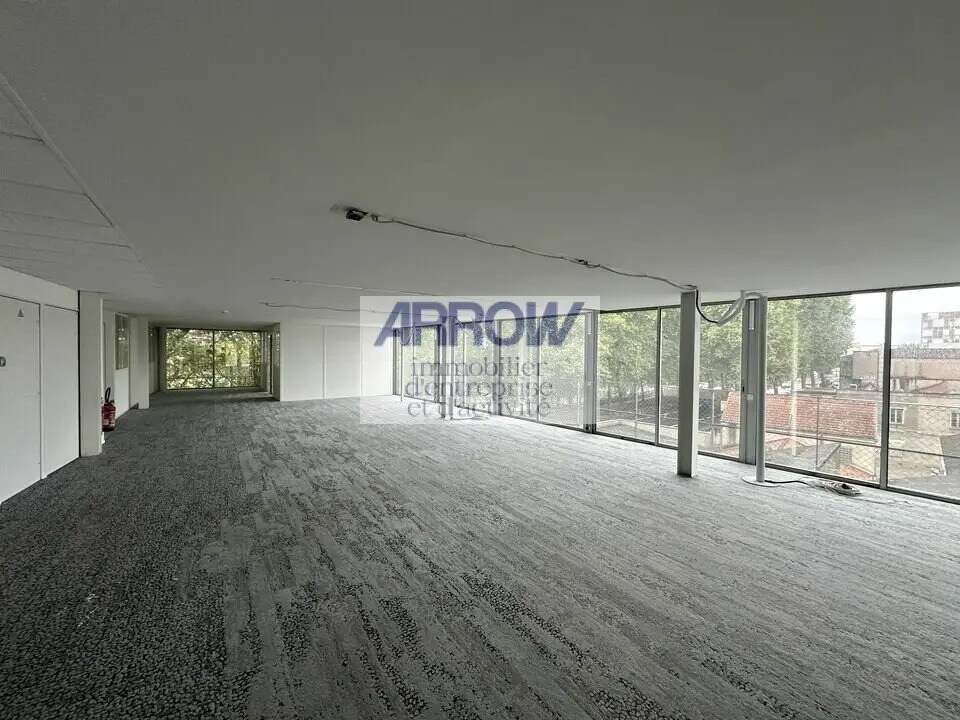Location Bureaux 280 m² - Photo 1