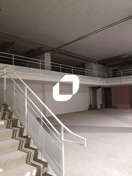 Light Industrial in Saint-Cloud to rent - Interior Photo - Image 2 of 7