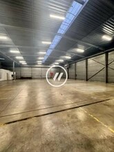 Industrial in Louvres to rent Interior Photo- Image 2 of 7