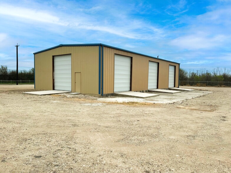 10520 Somerset Rd, San Antonio, TX for rent - Building Photo - Image 1 of 4