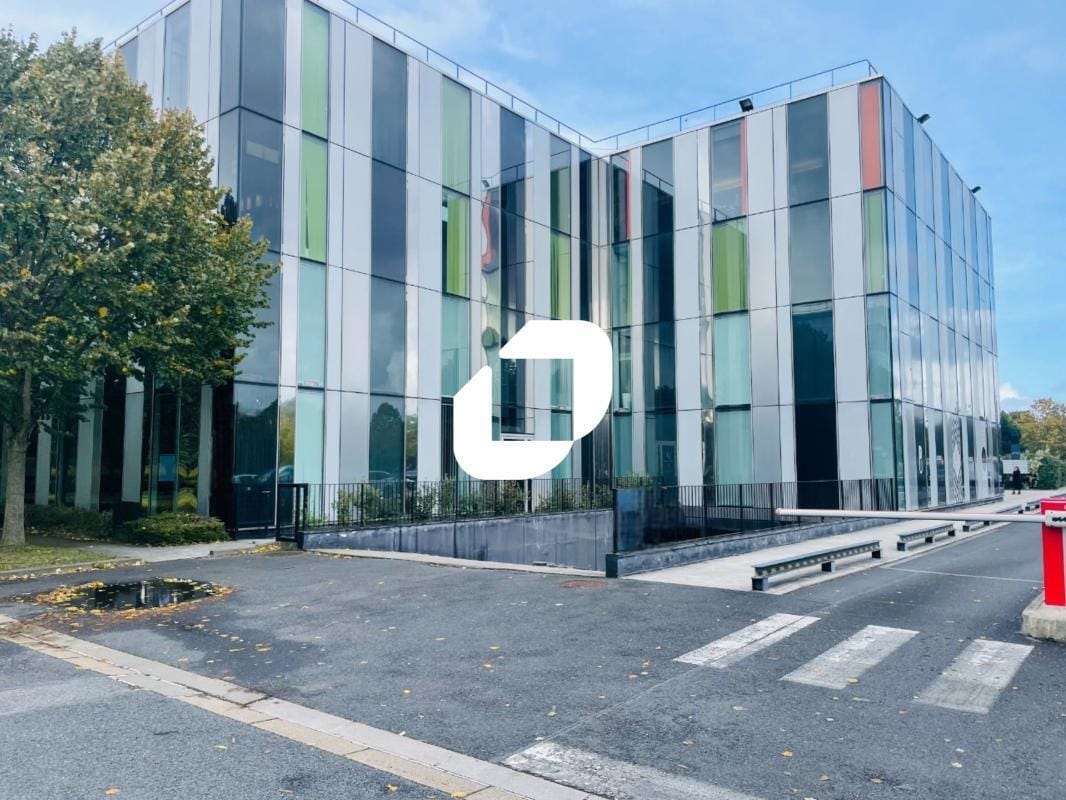 Office in Lieusaint to rent Building Photo- Image 1 of 12