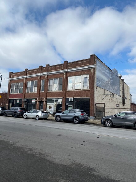 3222 W Cermak Rd, Chicago, IL for rent - Building Photo - Image 2 of 5