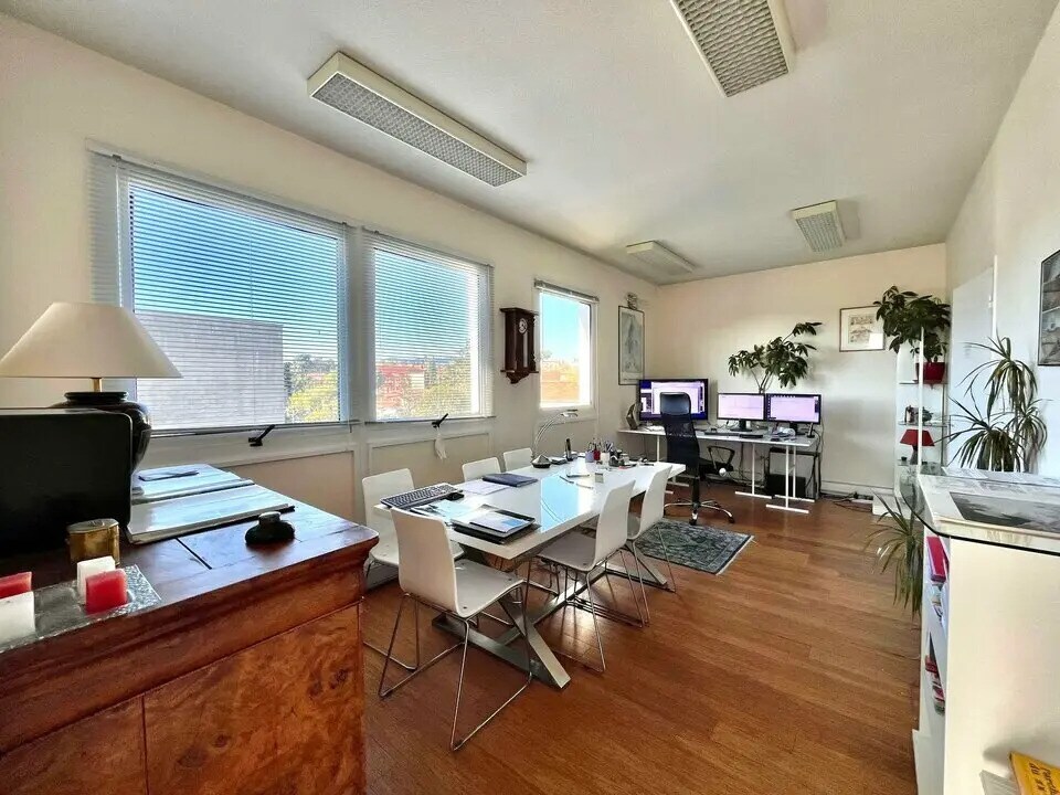 Office in Le Cannet to rent Interior Photo- Image 1 of 7