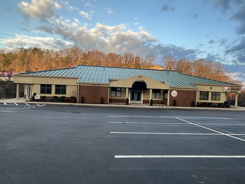 4903 Starkey Rd, Roanoke, VA for sale - Building Photo - Image 1 of 1