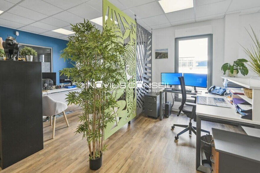 Light Industrial in Castanet-Tolosan for sale - Interior Photo - Image 1 of 8