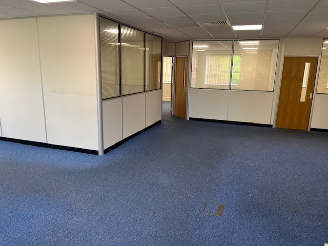 Timothy's Bridge Rd, Stratford Upon Avon for sale - Interior Photo - Image 3 of 6